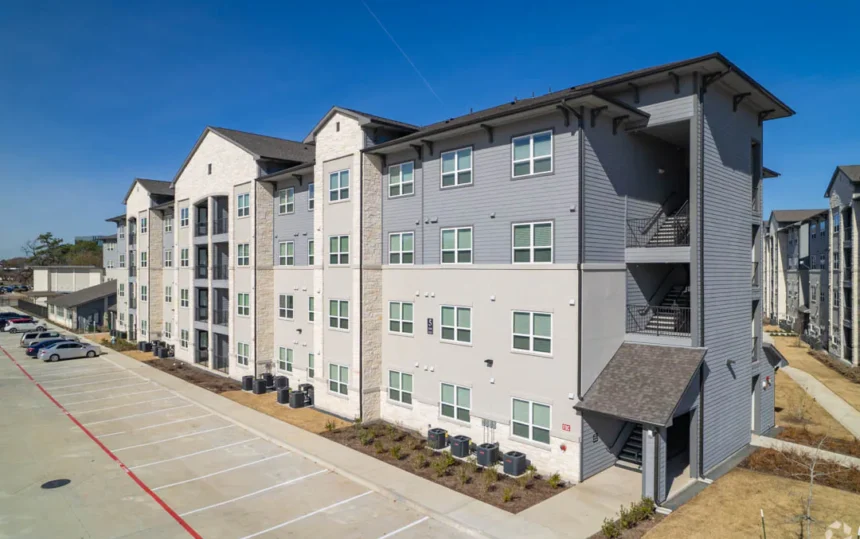 Torrey Chase apartment complex